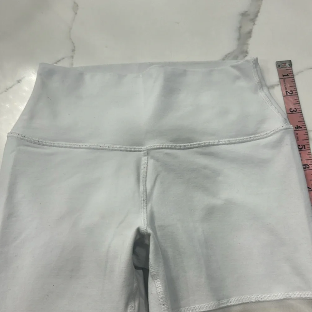Alo‎ Yoga Crisp White High Waist Capri Leggings. Size S